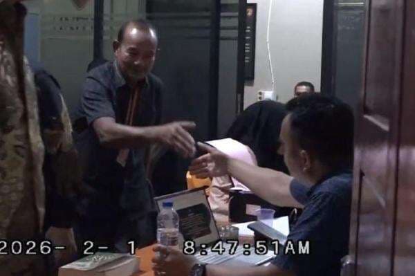 Respons Sunardi Anggota DPRD Pelalawan dari Golkar Jadi Tersangka Ijazah Palsu Respons Sunardi Anggota DPRD Pelalawan dari Golkar Jadi Tersangka Ijazah Palsu