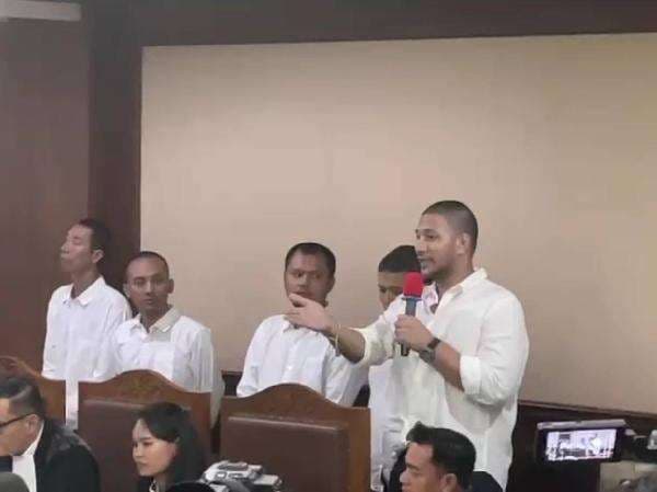 Geger! Ammar Zoni Ngaku Dapat Kekerasan Fisik dari Oknum Polisi Geger! Ammar Zoni Ngaku Dapat Kekerasan Fisik dari Oknum Polisi