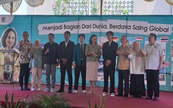 Fokus Pekerja Migran Terampil: Wamen KP2MI Beri Perhatian Khusus SMK Metland Cileungsi Fokus Pekerja Migran Terampil: Wamen KP2MI Beri Perhatian Khusus SMK Metland Cileungsi