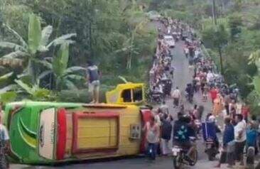 Kecelakaan Hari Ini! Bus Rombongan Peziarah Terguling, Begini Kronologinya Kecelakaan Hari Ini! Bus Rombongan Peziarah Terguling, Begini Kronologinya