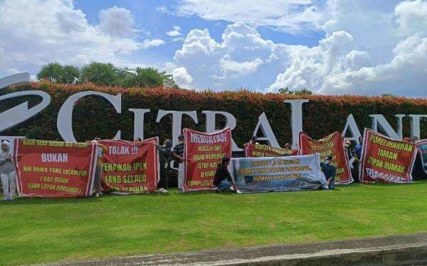 Warga Citraland Tallasa City Gerunduk Kantor Pemasaran, Keluhkan Air Bersih dan Kualitas Bangunan Warga Citraland Tallasa City Gerunduk Kantor Pemasaran, Keluhkan Air Bersih dan Kualitas Bangunan