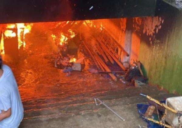 Basement Pesantren di Jagakarsa Jaksel Terbakar, 9 Mobil Damkar Dikerahkan Basement Pesantren di Jagakarsa Jaksel Terbakar, 9 Mobil Damkar Dikerahkan