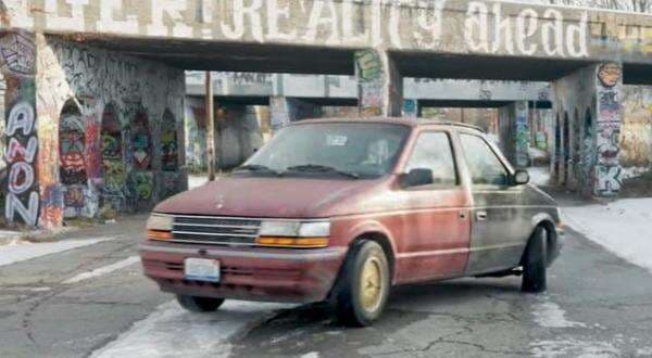 Heboh Mobil Bermuka Dua! Depan dan Belakang Beda Merek Heboh Mobil Bermuka Dua! Depan dan Belakang Beda Merek
