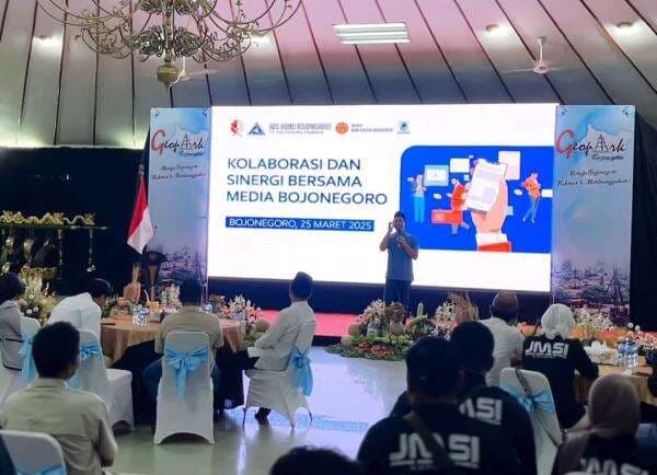 Buka Puasa Bersama Jurnalis, Bupati Bojonegoro Tegaskan Tidak Anti Kritik Buka Puasa Bersama Jurnalis, Bupati Bojonegoro Tegaskan Tidak Anti Kritik