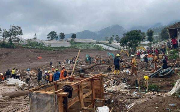 Pencarian Korban Longsor Cisarua Tetap Dilanjutkan Meski Sudah Jalan Sepekan Pencarian Korban Longsor Cisarua Tetap Dilanjutkan Meski Sudah Jalan Sepekan