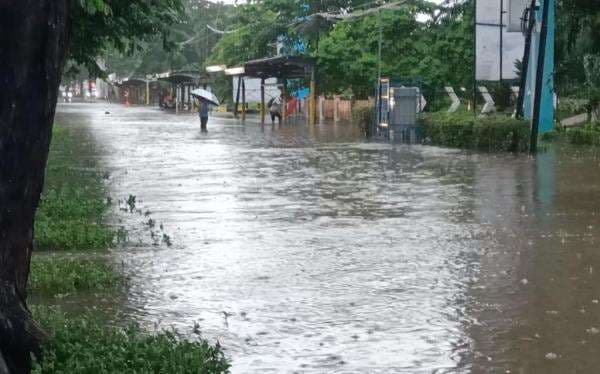 Banjir Jabodetabek: Jalan Letjen Suprapto Jakpus Terendam Setinggi 40 Cm Banjir Jabodetabek: Jalan Letjen Suprapto Jakpus Terendam Setinggi 40 Cm