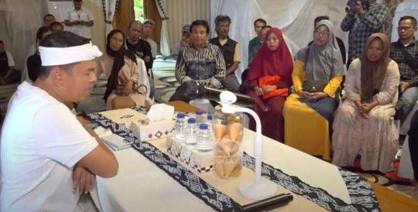 Anak Sekolah Paksa Wisuda Meski Miskin, Dedi Mulyadi: Pendidikan Harus Bebas Beban! Anak Sekolah Paksa Wisuda Meski Miskin, Dedi Mulyadi: Pendidikan Harus Bebas Beban!