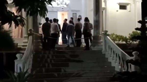 Polisi Selidiki Kematian Tragis Bocah di Rumah Mewah Cilegon, 8 Orang Diperiksa Polisi Selidiki Kematian Tragis Bocah di Rumah Mewah Cilegon, 8 Orang Diperiksa