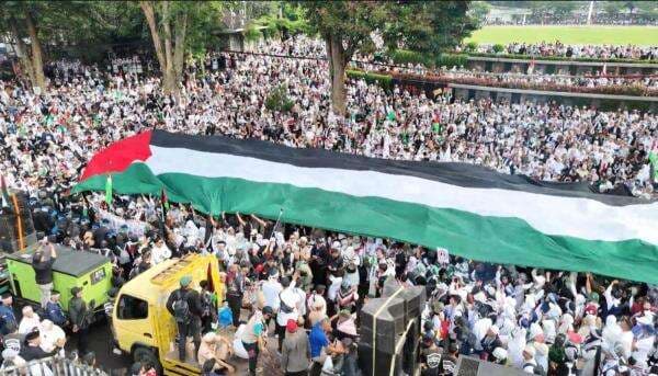 FOTO: Bandung Lautan Palestina, Ribuan Massa Tuntut Hentikan Genosida FOTO: Bandung Lautan Palestina, Ribuan Massa Tuntut Hentikan Genosida