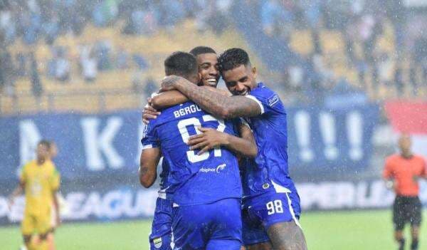Posisi Bak Bumi dan Langit, Persib Bandung Pantang Remehkan Persis Solo Posisi Bak Bumi dan Langit, Persib Bandung Pantang Remehkan Persis Solo