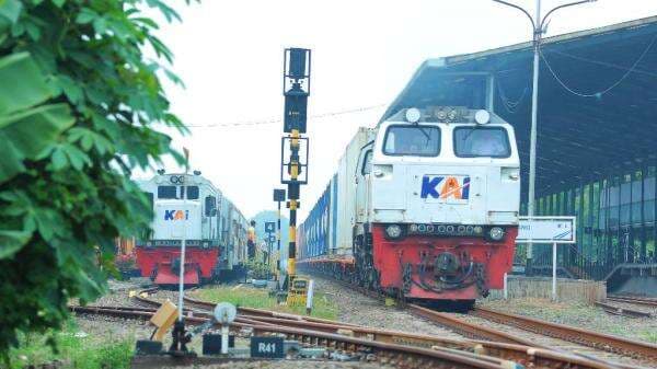 Viral Sambungan Gerbong KA Majapahit Lepas di Stasiun Senen, Ini Kata KAI Viral Sambungan Gerbong KA Majapahit Lepas di Stasiun Senen, Ini Kata KAI