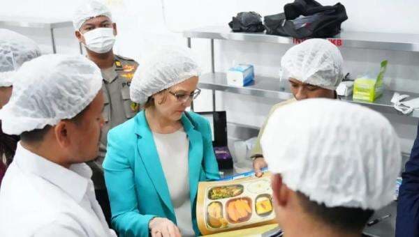 Delegasi Kedubes Prancis Datangi SPPG Polri, Diberi Buku Menu Rasa Bhayangkara Nusantara Delegasi Kedubes Prancis Datangi SPPG Polri, Diberi Buku Menu Rasa Bhayangkara Nusantara