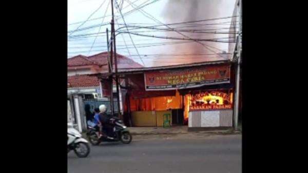 Rumah Makan Padang di Sukabumi Hangus Terbakar, Api dari Tabung Gas Bocor Rumah Makan Padang di Sukabumi Hangus Terbakar, Api dari Tabung Gas Bocor