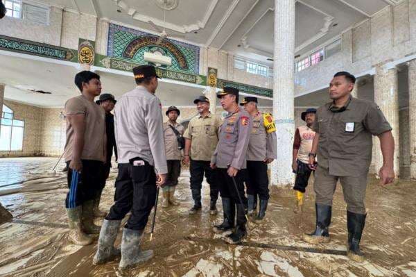 Kapolri Tinjau Pembersihan SD dan Masjid Terdampak Bencana Aceh Tamiang, Ini Arahannya Kapolri Tinjau Pembersihan SD dan Masjid Terdampak Bencana Aceh Tamiang, Ini Arahannya