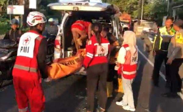 Kecelakaan Maut di Mojokerto, Prajurit Kostrad Tewas usai Tabrak Truk Ayam Kecelakaan Maut di Mojokerto, Prajurit Kostrad Tewas usai Tabrak Truk Ayam
