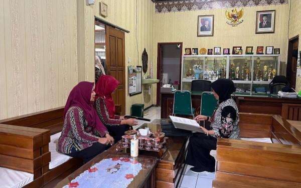 Viral Warga Mengeluh Ijazah Ditahan SMAN 4 Bojonegoro, Wabup Sidak ke Sekolahan, Begini Hasilnnya Viral Warga Mengeluh Ijazah Ditahan SMAN 4 Bojonegoro, Wabup Sidak ke Sekolahan, Begini Hasilnnya