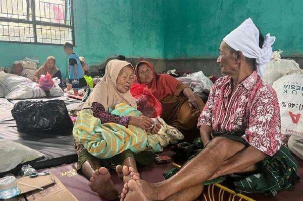 Cerita Korban Longsor Banjarnegara, Lari ke Hutan saat Kampungnya Tertimbun dalam Sekejap Cerita Korban Longsor Banjarnegara, Lari ke Hutan saat Kampungnya Tertimbun dalam Sekejap
