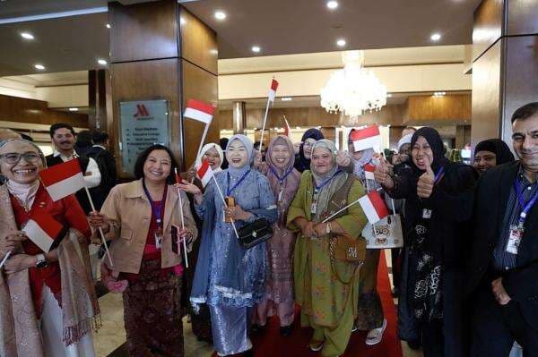 Ibu-Ibu WNI di Pakistan Antusias Sambut Prabowo: Dunia Lihat Indonesia Bermartabat Ibu-Ibu WNI di Pakistan Antusias Sambut Prabowo: Dunia Lihat Indonesia Bermartabat