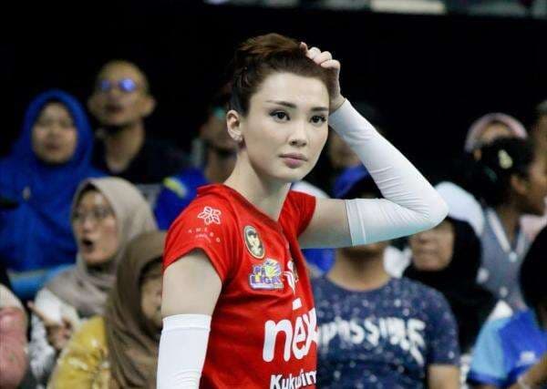 Kisah Haru Sabina Altynbekova, Pevoli Muslim Supercantik yang Wujudkan Mimpinya Main di Indonesia Kisah Haru Sabina Altynbekova, Pevoli Muslim Supercantik yang Wujudkan Mimpinya Main di Indonesia