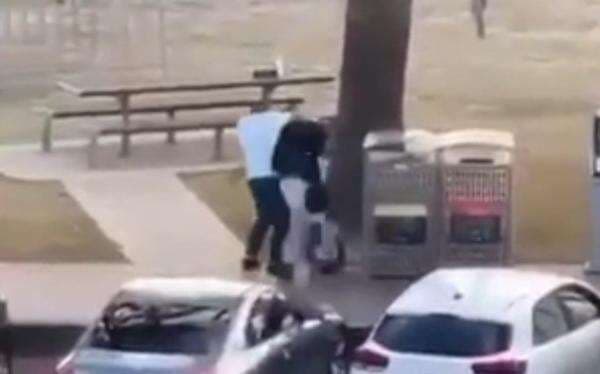 Viral, Pria Muslim Gelut dengan Pelaku Penembakan Komunitas Yahudi di Australia Viral, Pria Muslim Gelut dengan Pelaku Penembakan Komunitas Yahudi di Australia