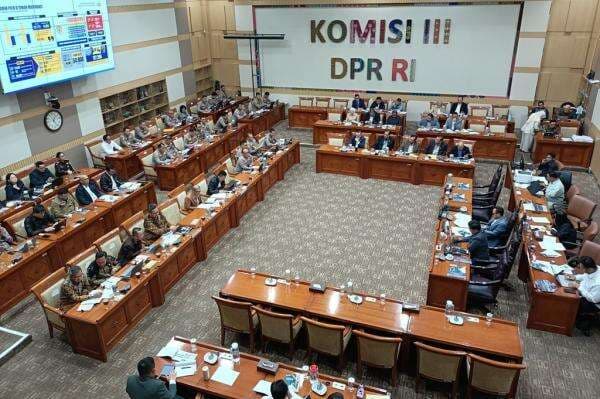 Komisi III DPR Sepakat Bentuk Panja Reformasi Kepolisian, Kejaksaan dan Pengadilan Komisi III DPR Sepakat Bentuk Panja Reformasi Kepolisian, Kejaksaan dan Pengadilan