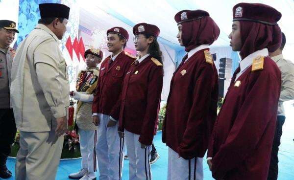 Prabowo Takjub Lihat Anak Cleaning Service dan Ojol Orasi 4 Bahasa Asing Prabowo Takjub Lihat Anak Cleaning Service dan Ojol Orasi 4 Bahasa Asing