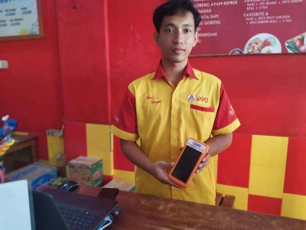 Tinggal Scan, QRIS BRI Bikin Pembayaran di Kedai Ayam Goreng Ini Jadi Lebih Praktis Tinggal Scan, QRIS BRI Bikin Pembayaran di Kedai Ayam Goreng Ini Jadi Lebih Praktis