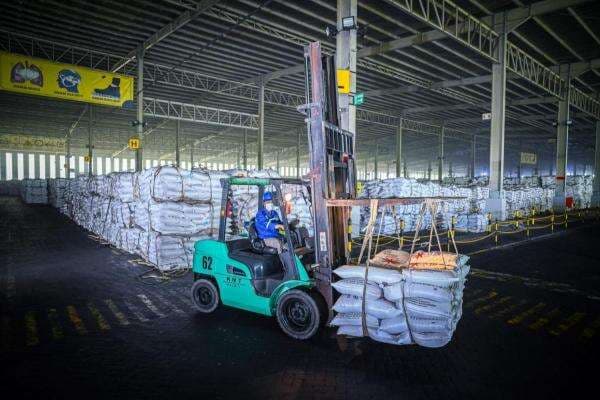 Ditopang Bisnis Pupuk dan Agrokimia, Delta Giri (DGWG) Raup Pendapatan hingga Rp3,4 Triliun Ditopang Bisnis Pupuk dan Agrokimia, Delta Giri (DGWG) Raup Pendapatan hingga Rp3,4 Triliun