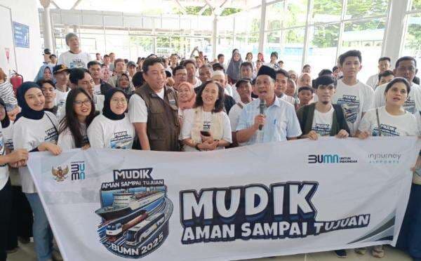 Bandara Sultan Hasanuddin Berangkatkan 400 Pemudik Dalam Agenda Mudik Bersama BUMN Bandara Sultan Hasanuddin Berangkatkan 400 Pemudik Dalam Agenda Mudik Bersama BUMN