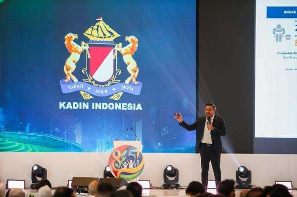 Menteri Maman Dorong Pedagang Thrifting Jual Produk UMKM Lokal Menteri Maman Dorong Pedagang Thrifting Jual Produk UMKM Lokal