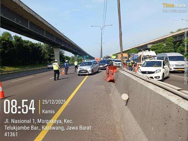 Tol Japek Macet, Polisi dan Jasa Marga Berlakukan Contraflow di KM 47 hingga KM 65 Tol Japek Macet, Polisi dan Jasa Marga Berlakukan Contraflow di KM 47 hingga KM 65