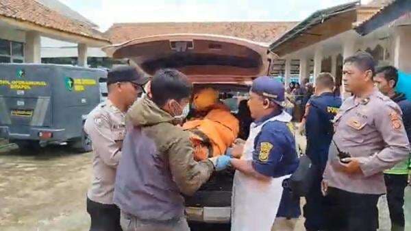 Pilu! Jasad Nenek dan Cucu Ditemukan Berpelukan Tertimbun Longsor Cisarua Bandung Barat Pilu! Jasad Nenek dan Cucu Ditemukan Berpelukan Tertimbun Longsor Cisarua Bandung Barat