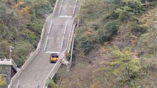 Viral SUV Chery Gagal Tiru Range Rover Taklukkan Tanjakan Ekstrem, Berujung Minta Maaf Viral SUV Chery Gagal Tiru Range Rover Taklukkan Tanjakan Ekstrem, Berujung Minta Maaf