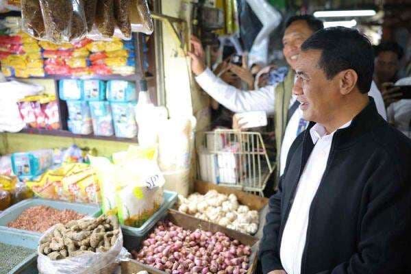 Nataru 2025/2026 Aman, Mentan Pastikan Stok Beras 3,53 Juta Ton dan Harga Pangan Terkendali Nataru 2025/2026 Aman, Mentan Pastikan Stok Beras 3,53 Juta Ton dan Harga Pangan Terkendali