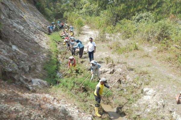 Antisipasi Longsor, Legislator Perindo Lam Marganda Silaban Inisiasi Gotong Royong Bersihkan Irigasi di Humbahas Antisipasi Longsor, Legislator Perindo Lam Marganda Silaban Inisiasi Gotong Royong Bersihkan Irigasi di Humbahas