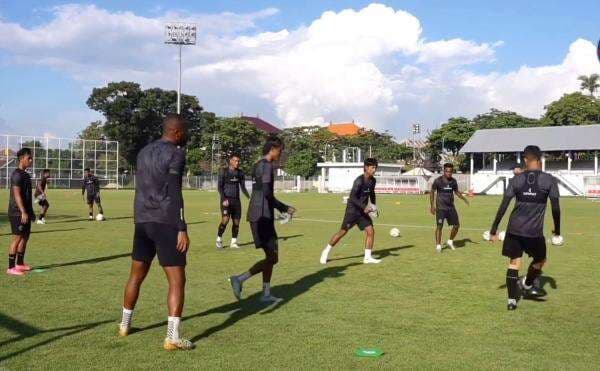 Arema FC vs Persebaya Surabaya: Makna Penting Derby Jatim bagi Singo Edan, Bukan Sekadar 3 Poin Saja! Arema FC vs Persebaya Surabaya: Makna Penting Derby Jatim bagi Singo Edan, Bukan Sekadar 3 Poin Saja!