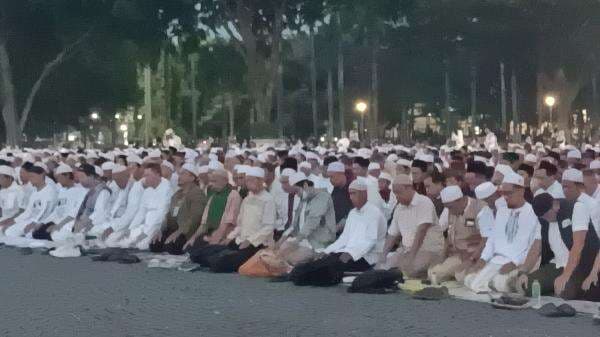 Massa Reuni 212 Mulai Padati Monas Massa Reuni 212 Mulai Padati Monas