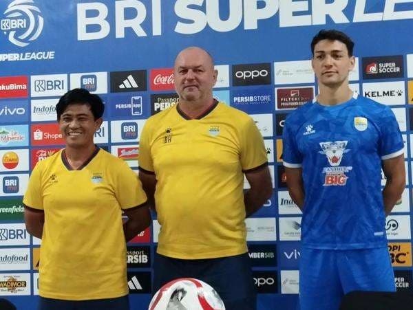 Jelang Persib Bandung vs Bhayangkara FC: Tim Lawan Seret Gol, Bojan Hodak Pantang Anggap Remeh Jelang Persib Bandung vs Bhayangkara FC: Tim Lawan Seret Gol, Bojan Hodak Pantang Anggap Remeh