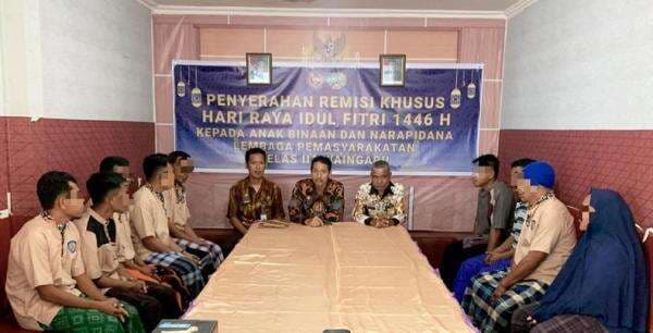 Kabar Gembira : 10 Warga Binaan Lapas Waingapu Terima Remisi Khusus Idul Fitri 1446 H Kabar Gembira : 10 Warga Binaan Lapas Waingapu Terima Remisi Khusus Idul Fitri 1446 H