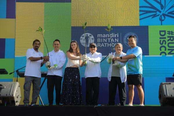Bank Mandiri Dorong Aksi Hijau di Bintan Marathon 2025 lewat Mandiri Looping for Life Bank Mandiri Dorong Aksi Hijau di Bintan Marathon 2025 lewat Mandiri Looping for Life