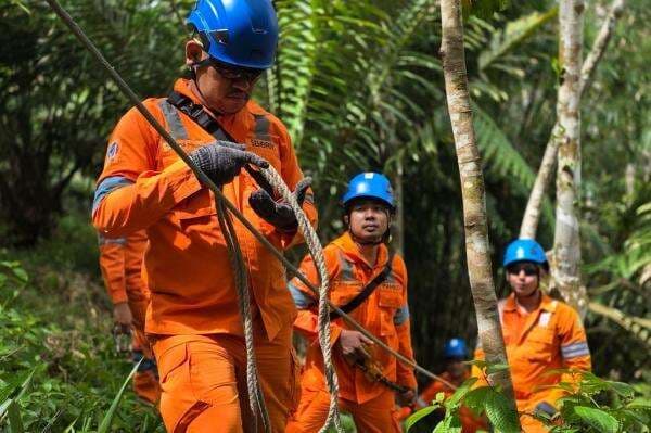 Akses Jalan Mulai Terbuka di Sibolga, PLN Perluas Jangkauan Distribusi Listrik Akses Jalan Mulai Terbuka di Sibolga, PLN Perluas Jangkauan Distribusi Listrik