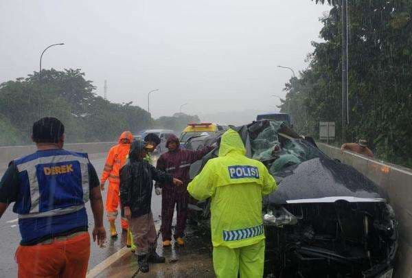 Detik-Detik Kecelakaan Maut Tewaskan Pejabat Pemkab Bekasi di Tol Cipularang Detik-Detik Kecelakaan Maut Tewaskan Pejabat Pemkab Bekasi di Tol Cipularang