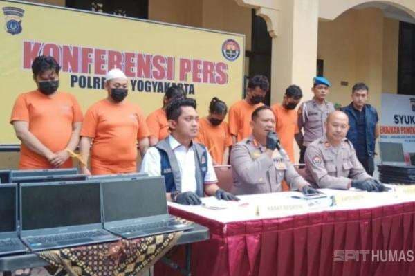 Terbongkar! Sindikat Love Scamming Internasional Beroperasi di Sleman, 6 Orang Ditangkap Terbongkar! Sindikat Love Scamming Internasional Beroperasi di Sleman, 6 Orang Ditangkap