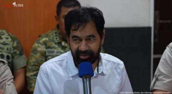 Pengungsi Mulai Terserang Penyakit, Gubernur Mualem: Obat-Obatan Paling Dibutuhkan saat Ini Pengungsi Mulai Terserang Penyakit, Gubernur Mualem: Obat-Obatan Paling Dibutuhkan saat Ini