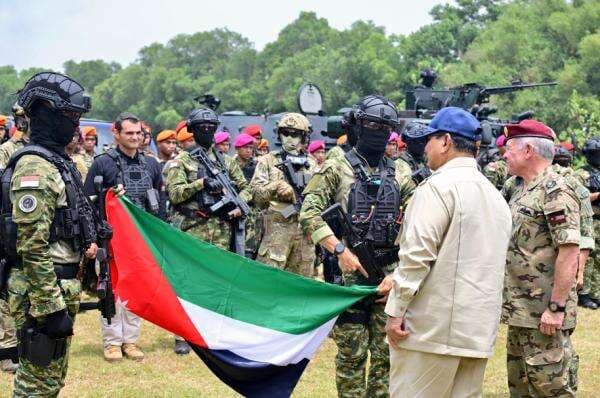 Momen Prabowo dan Raja Abdullah II Lihat Aksi Drone Tempur di Markas Pasukan Elite TNI Momen Prabowo dan Raja Abdullah II Lihat Aksi Drone Tempur di Markas Pasukan Elite TNI