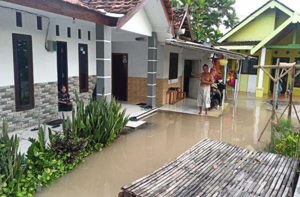 Banjir Probolinggo: 1 Meninggal, 314 KK Terdampak Banjir Probolinggo: 1 Meninggal, 314 KK Terdampak