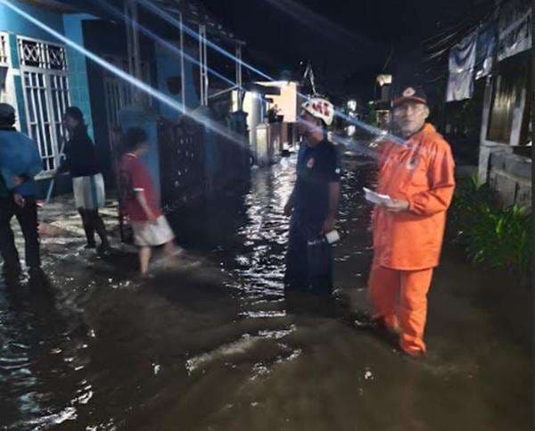 Banjir Terjang 14 Desa di Cianjur, BNPB: 10 Rumah dan 59 KK Terdampak Banjir Terjang 14 Desa di Cianjur, BNPB: 10 Rumah dan 59 KK Terdampak