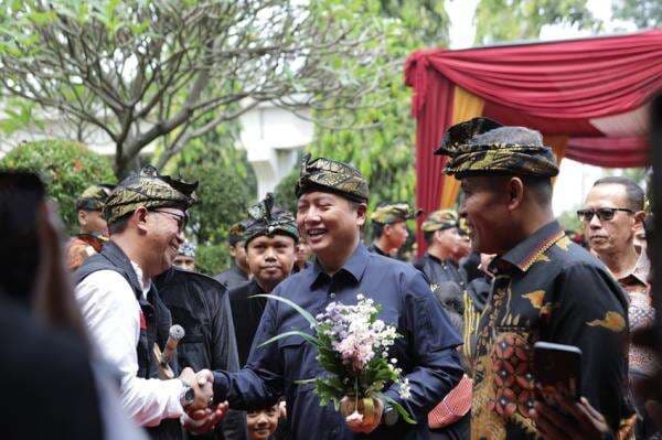 Budaya Nikah ala Sasak Ditampilkan di Halalbihalal Masyarakat Lombok Diaspora Budaya Nikah ala Sasak Ditampilkan di Halalbihalal Masyarakat Lombok Diaspora
