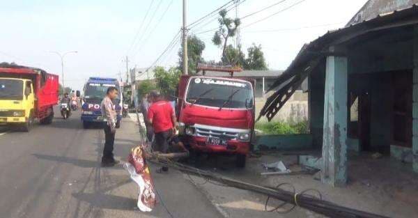 Truk Hantam Dua Rumah Warga di Jombang Hingga Hancur, Sopir Mengaku Mengantuk Truk Hantam Dua Rumah Warga di Jombang Hingga Hancur, Sopir Mengaku Mengantuk