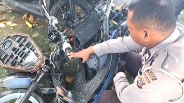 Kecelakaan Maut 2 Bocah Berboceng Motor Tewas, Tabrak Mobil Pikap di Jalan Menurun Kecelakaan Maut 2 Bocah Berboceng Motor Tewas, Tabrak Mobil Pikap di Jalan Menurun